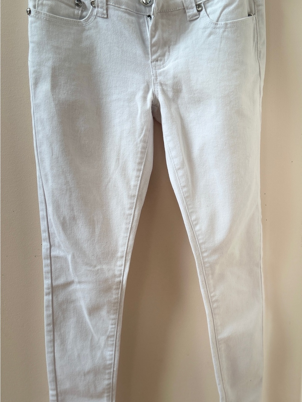 Rue21 White Skinny Jeans - Sleek Slim Fit